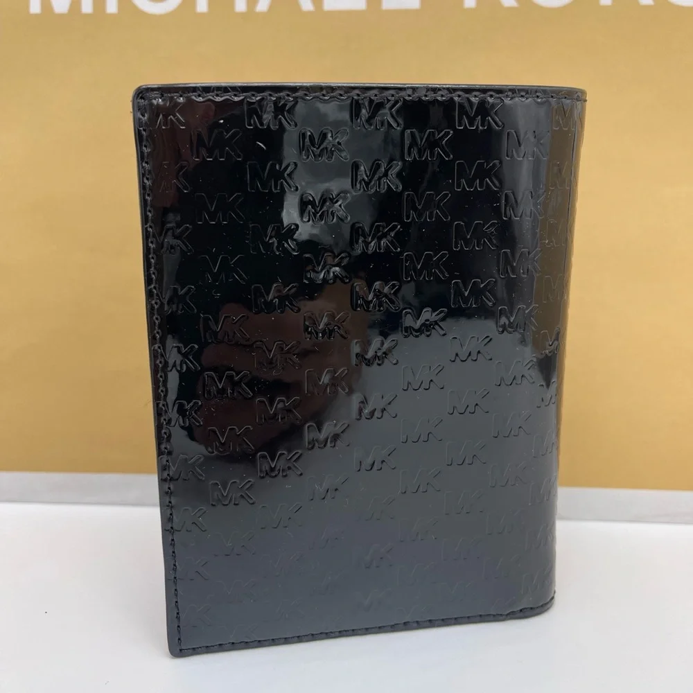 Michael Kors Jet Set Travel Md Sign Patent Logo Debossed Passport Case Black